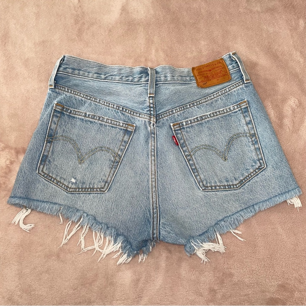 Levi 501 distressed short size W27